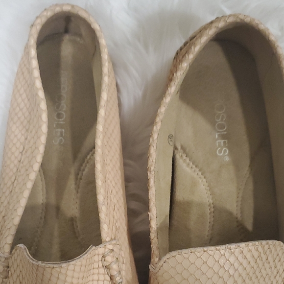 AEROSOLES Beige Textured Moccasins for Women - Picture 3 of 10